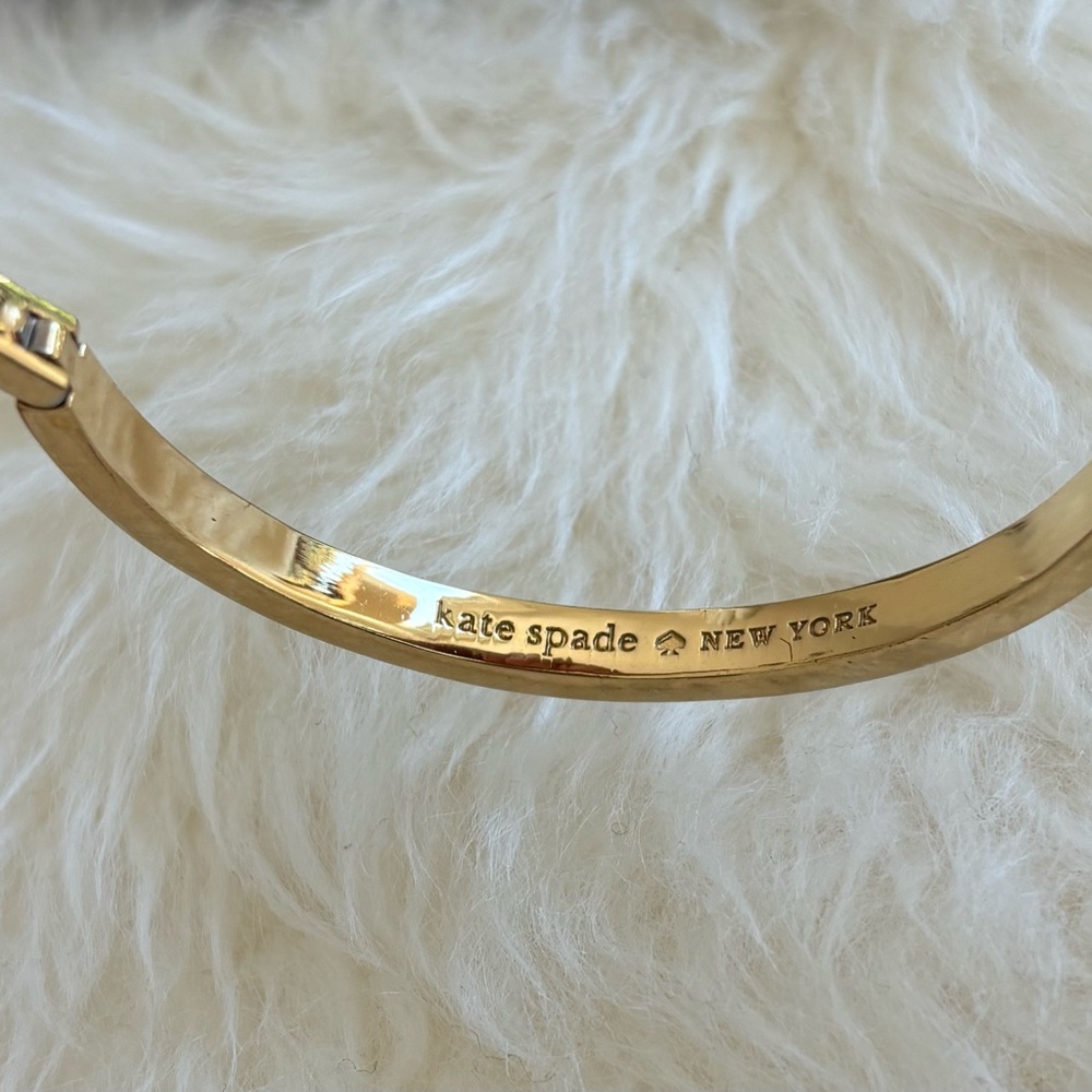 KATE SPADE Spot the Spade Enamel Hinged Bangle + Dust Bag - Picture 8 of 11